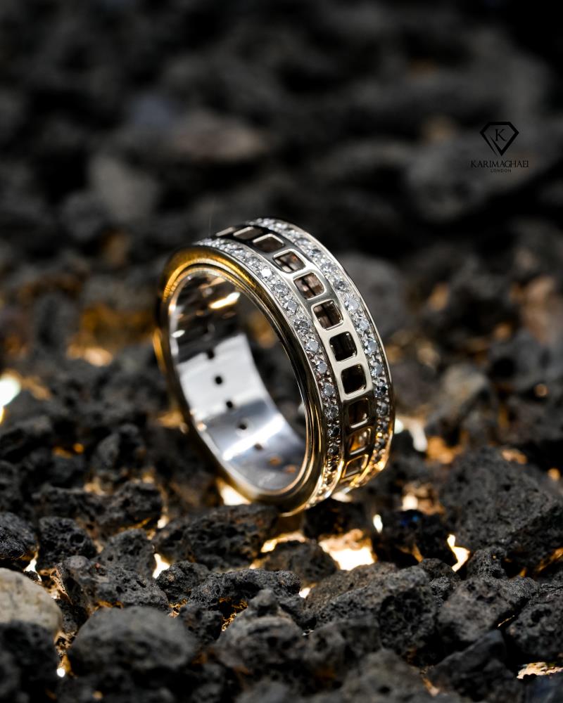 Elegant Heart Pendant Ring – Simple Gold